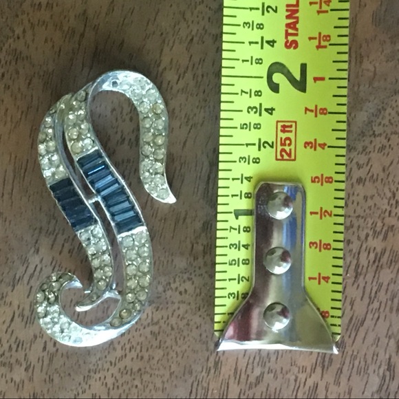 Rhinestone and sapphire silvertone brooch - Picture 5 of 6